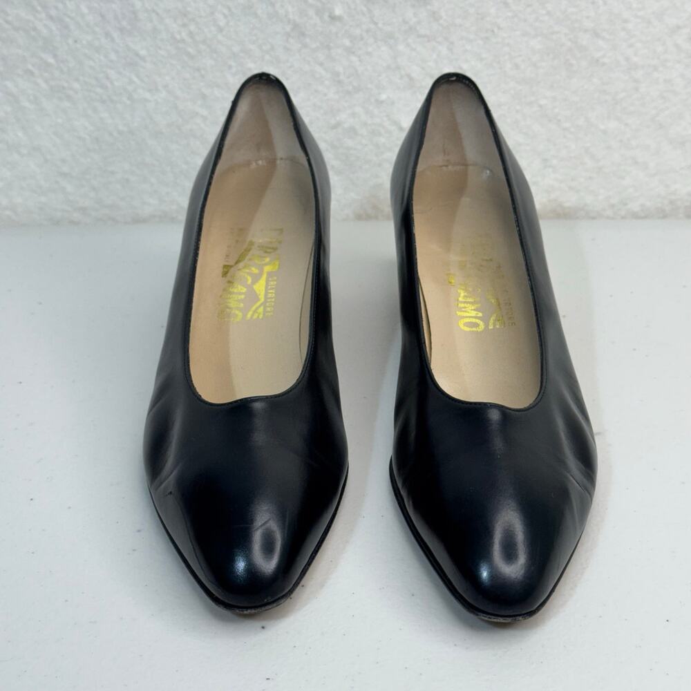 Salvatore Ferragamo Rio Black Calf Leather Pumps Size 9 AA Pointed Toe Low Heel